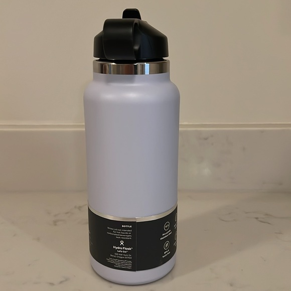 NWT 32oz Hydro Flask in light blue - Picture 2 of 4